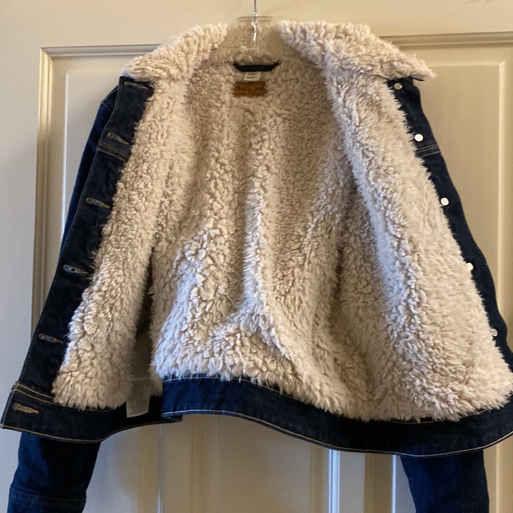 Levi’s denim, sherpa, quilted jacket. Size medium. - Picture 4 of 5